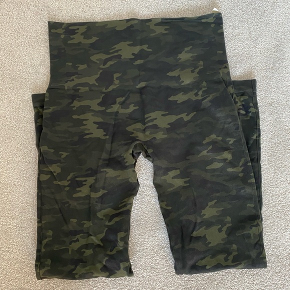 Spanx Look at Me Now Seamless Legging • EUC Camo • Sz XL - Picture 2 of 5